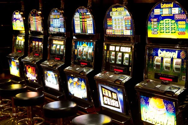 Money Train slot interface on quis platform showing 5-reel layout